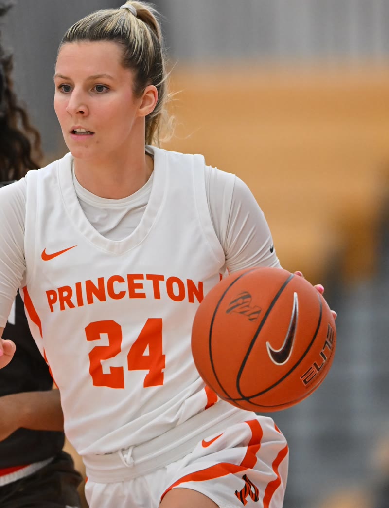 US Hoops alumna Julia Cunningham playing for Princeton