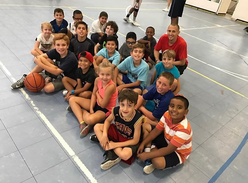 US Hoops players and coaches together in the gym